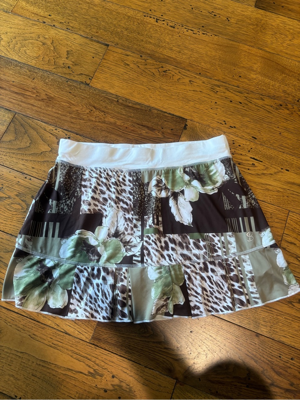 Sofibella Women’s Floral Leopard Print Tennis Skort with White Waistband Size M